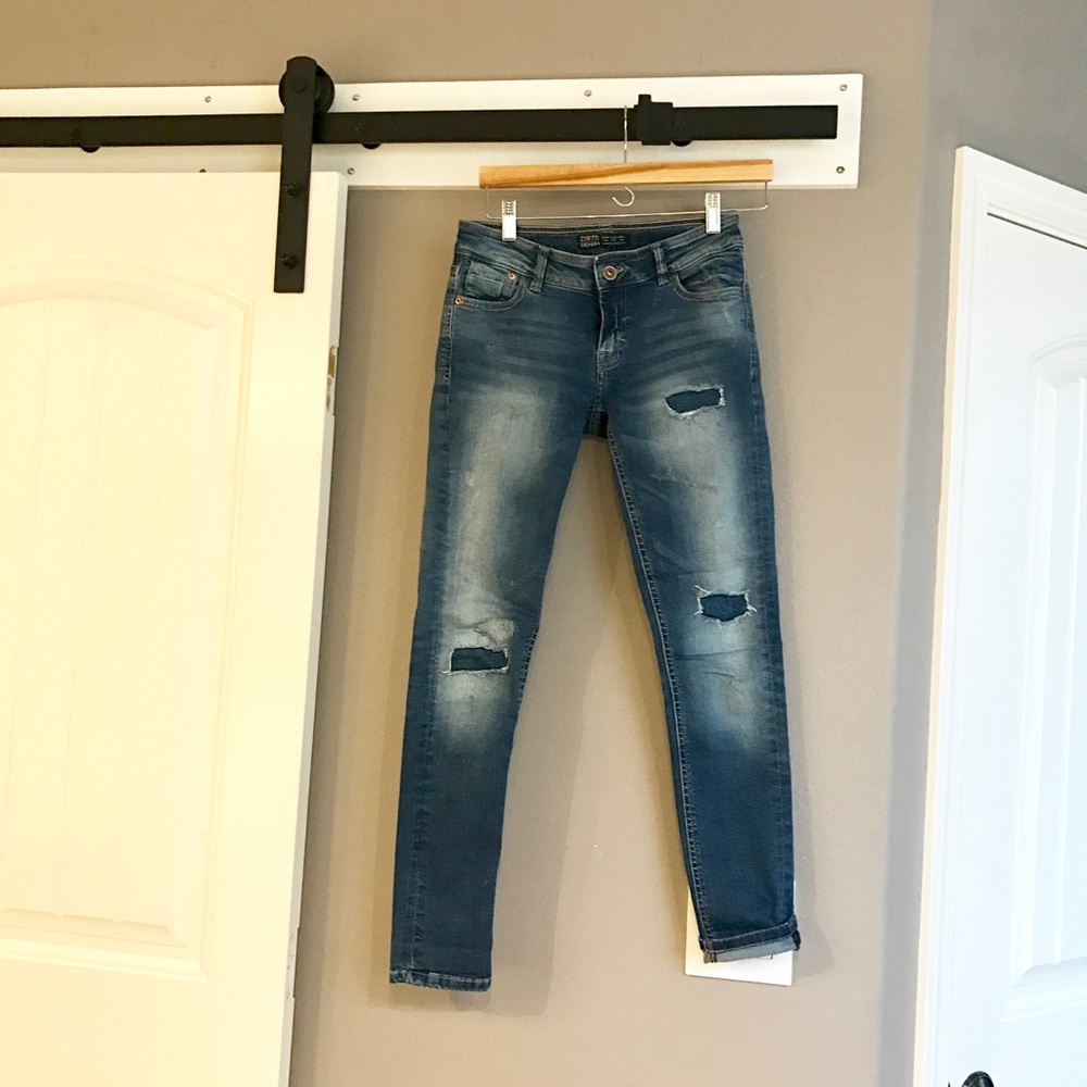 🌟🌟🌟 Zara distressed Jeans 🌟